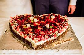 Herzkuchen Hochzeit Viele Schone Beispiele In Der Bildergalerie Herzkuchen Kuchen Und Torten Torte Hochzeit