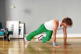 Der andere arm kann in bequemer position an die hüfte gelegt werden. Functional Training 6 Einfache Ubungen Fur Zu Hause Bilder Fit For Fun