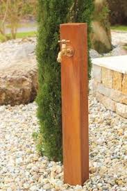 Garten Wasser Zapfstelle Cordon Aus Cortenstahl Hersteller Brunnenschmiede Hier Gehts Zum Shopan Wasserhahn Garten Wasserzapfsaule Garten Beleuchtung Garten