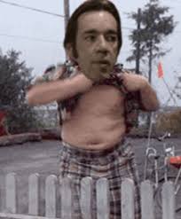 Produit et imaginé par steven spielberg, le film rapporte plus de 124 millions pour un budget de 19 millions et deviendra au fil du temps un film culte 1, 2. Goonies Meme Gifs Tenor