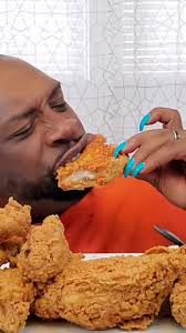 Popeyes Louisiana Kitchen Fried Chicken Mukbang (EP1)