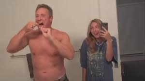 Cristina cuomo, wife to cnn anchor and journalist, chris cuomo is a. Chris Cuomo Goes Shirtless In His Daughter S Tiktok Video Entertainment Tonight