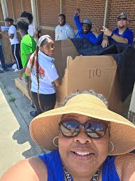 Dominique Curry wins the first match of the day.