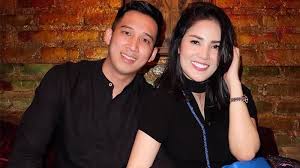 Suami nindy ayunda, askara parasady harsono berinisial aph ditangkap polisi atas dugaan kepemilikan narkoba. Suaminya Berulang Tahun Ini Permintaan Nindy Ayunda Kepada Askara Parasady Tribunstyle Com