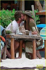 Gerard Butler Girlfriend Morgan Show Some Pda During New Year S Vacation Gerard Butler Butler Gerard