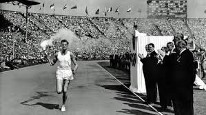 Der zehnkampf ist ein sportlicher leichtathletikwettbewerb, bei dem in form eines mehrkampfes innerhalb von zwei tagen zehn einzelwettkämpfe in verschiedenen disziplinen ausgetragen werden. Alle Entzunder Des Olympischen Feuers Sportschau Sportschau De Olympia Geschichte