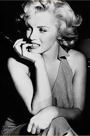 15 Beautiful Marilyn Monroe Wallpapers For Iphone Devlounge Marilyn Monroe Poster Marilyn Monroe Dress Marilyn Monroe Quotes