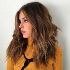 Il taglio scalato medio è la “mezza misura” di tendenza su cui puntare. Top 50 Tagli Per Capelli Spessi E Mossi Nel 2022 Capellidistile It