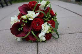 Ranjn calla lily hochzeitsstrauß wasserfall romantischer designer künstliche hochzeitsblumen brautstrauß, d. Brautstrauss In Rot Ein Traum Rote Rosen Calla Und Fresien Blumenstrauss Hochzeit Brautstrauss Tischdekoration Hochzeit Blumen