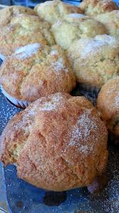 Juste Excellent Muffins Au Gout De Beigne A La Compote De Pommes Melange 1 2 œufs 1 2 Tasse De Beurre Ou Margarine 1 2 Tas Peach Muffins Food Desserts