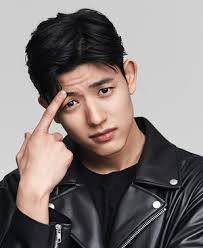 Park Solomon Tampil Karismatik dalam Foto Profil Terbaru yang Dirilis  Agensi