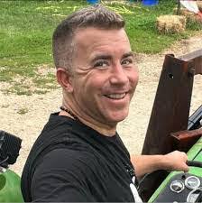 Rene Lamont's Instagram, Twitter & Facebook