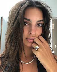 Who Made Emily Ratajkowski S Engagement Ring Celebrity Engagement Rings Expensive Engagement Rings Most Expensive Engagement Ring