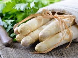 La Technique Pour Reussir La Cuisson Des Asperges Blanches Et L Astuce Pour Qu Elles Restent Bien Blanches Recette Asperges Asperge Asperges Blanches