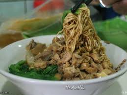Ada yang makan di tempat dan ada juga yang bungkus. 8 Mie Ayam Enak Di Jakarta Pusat Yang Kelezatannya Tidak Terbantahkan Pergikuliner Com