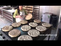 Balon Ekmek Puf Puf Mayali Ekmek Nasil Yapilir Tarifi Bazlama Konya Karaman Mayalisi Youtube Food Personalized Items Desserts