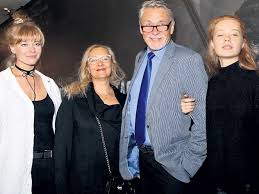 Прославился после выхода картины «любовь и голуби». Neprilichnyj Zarabotok Dochki Aleksandra Mihajlova Ekspress Gazeta