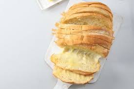Saya melihatnya banyak bersliweran di you tube, dan salah satu resep yang saya coba adalah dari channel nino's home. Cocok Untuk Sarapan Besok Coba Buat Garlic Cheese Melt Bread Yuk Semua Halaman Bobo