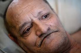 Alain cocq, el ciudadano francés que sufre una enfermedad incurable y anunció su intención de dejarse morir, aceptó este miércoles volver a alimentarse, le dijo a la agencia afp. Mroc6vhhlm3uum