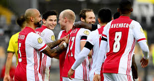 Ajax heeft met een eenvoudige overwinning op pec zwolle de voorsprong op psv vergroot tot acht punten met een. Bizar Exact Tien Jaar Na 10 0 Bij Psv Feyenoord Wordt Het Bij Vvv Ajax 0 13 Historische Zege Ajax Ad Nl