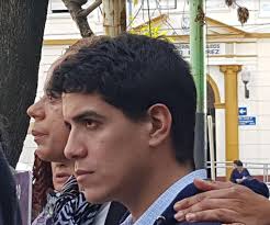 Víctimas de curas abusadores protestaron frente a un hogar sacerdotal en  Flores