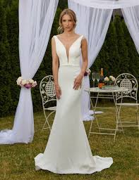 Brautkleid hochzeit standesamt ivory gr 60. Brautkleid Fur Lange Frauen Blog Uber Uns Brautmoden Boos