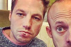 Mathias coppens maakt zijn debuut als quizmaster in 'de omgekeerde wereld' en dat doet hij met een opvallende nieuwe look. Bowlingbal Raakt Lichaam Van Mathias Coppens Het Belang Van Limburg Mobile