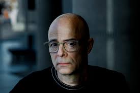 Først ble søsteren drept. Nå fortsetter forfatterens mareritt: