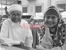 Kata fauziah ahmad daud, sebagai manusia yang waras dan memiliki nilai kemanusiaan, fauziah atau lebih mesra disapa ogy. Tiada Lagi Panggilan Ali Asmidar Luah Ogy Ahmad Daud Atas Pemergian Azmil Mustapha Mingguan Wanita