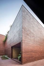 Casa Sierra Fria Maison En Briques Rouges A Mexico Par Hector Esrawe Journal Du Design En 2020 Maison En Brique Brique Rouge Brique