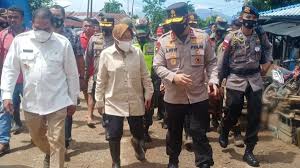 Unuttim degandim endi bas degandim. Risma Scolds Tagana Officer In Ntt Flood You Re Just Standing Working There