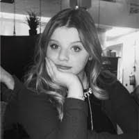 Sara Dewitt's Instagram, Twitter & Facebook