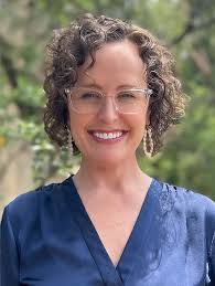 Lora Burns's Instagram, Twitter & Facebook