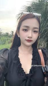 Merry Christmas cả nhà! Ông già Noel tới đây!!!!! Mọi người thấy tôi hoá  trang tinh tế không? Có 1 cái clip. Má nào cười hố hố kêu tên tui rồi còn