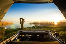Was Fur Ein Ausblick Mit Dem Custombus Camper Mit Panorama Faltdach Unterwegs In Frankreichs Suden Www Custom Bus De Camping Vans Reisemobil Camping