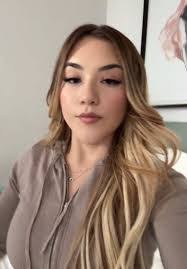 Brenda Lona's Instagram, Twitter & Facebook