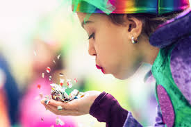 Palline Bronzo Maschera Viola In Plastica Con Paillettes, Piume E  Decorazioni Su Palline In Plastica Per Bambini