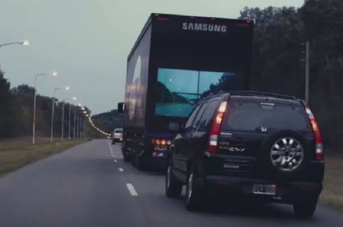 ilustrasi nyalip truk