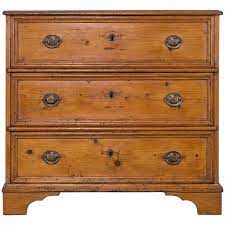 Of course, a handsome and statuesque chest of drawers stands out as a statement piece in the home. Antique English Georgian Pine Chest Of Drawers Circa 1830 1stdibs Com Kiefer Mobel Holzmobel Lackieren Kommode