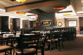 On the street of northeast lakewood way and street number is 4835. Lee S Summit Summit Grill