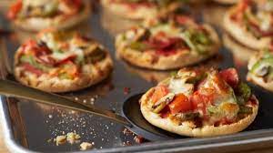 Kızlar yarın memlekete gidecegiz bir haftalıgına ,kayınvalidemlerde kalacagız ,giderken ne hazırlayıp götürsem acaba yemek ,tatlı, börek ,pasta:56::56: Kayinvalidenizi Ters Koseye Yatiracak Hem Pratik Ve Cok Lezzetli 11 Yemek Tarifi