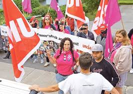 Der frauenstreik in luzern ist im gang. Blockade Zwingt Macho Chef In Die Knie Workzeitung Ch
