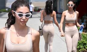 Chantel Jeffries flaunts figure in sports bra and leggings at gym | Daily  Mail Online