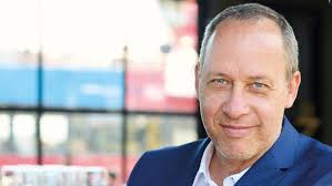 Interview Michael Otremba : "Schön, manchmal auch derbe"