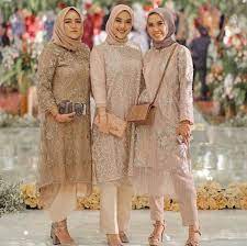 Style kondangan remaja, kondangan pake baju apa, model baju pesta sederhana untuk wanita, baju untuk kondangan anak muda, baju kondangan simple beda ini 8 gaya kondangan stylish dengan bawahan celana 22 07 2019 outfit untuk kondangan memang identik dengan tema formal dan. 40 Model Kebaya Muslim Yang Stylish Dan Trendi Untuk Kondangan Updated 2021 Bukareview