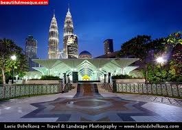 مسجد الشاكرين‎) adalah sebuah masjid yang terletak di klcc, kuala lumpur, malaysia. World Beautiful Mosques Pictures