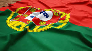 A bandeira de portugal é um dos símbolos nacionais da república portuguesa. Navio De Bandeira Portuguesa Atacado Por Assaltantes Ao Largo Do Benim