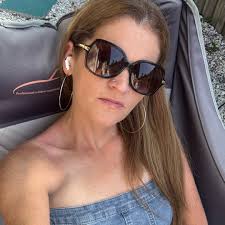 What salons in Daytona Beach Shores/Port Orange area use Redken color  products?