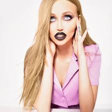 Nadia Moss's Instagram, Twitter & Facebook