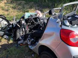 Des éléments recueillis ont révélé qu'il est paranoïaque et dangereux, sait manier des armes et survivre en milieu hostile. Gard Accident Mortel Entre Une Voiture Et Un Poids Lourd A Langlade